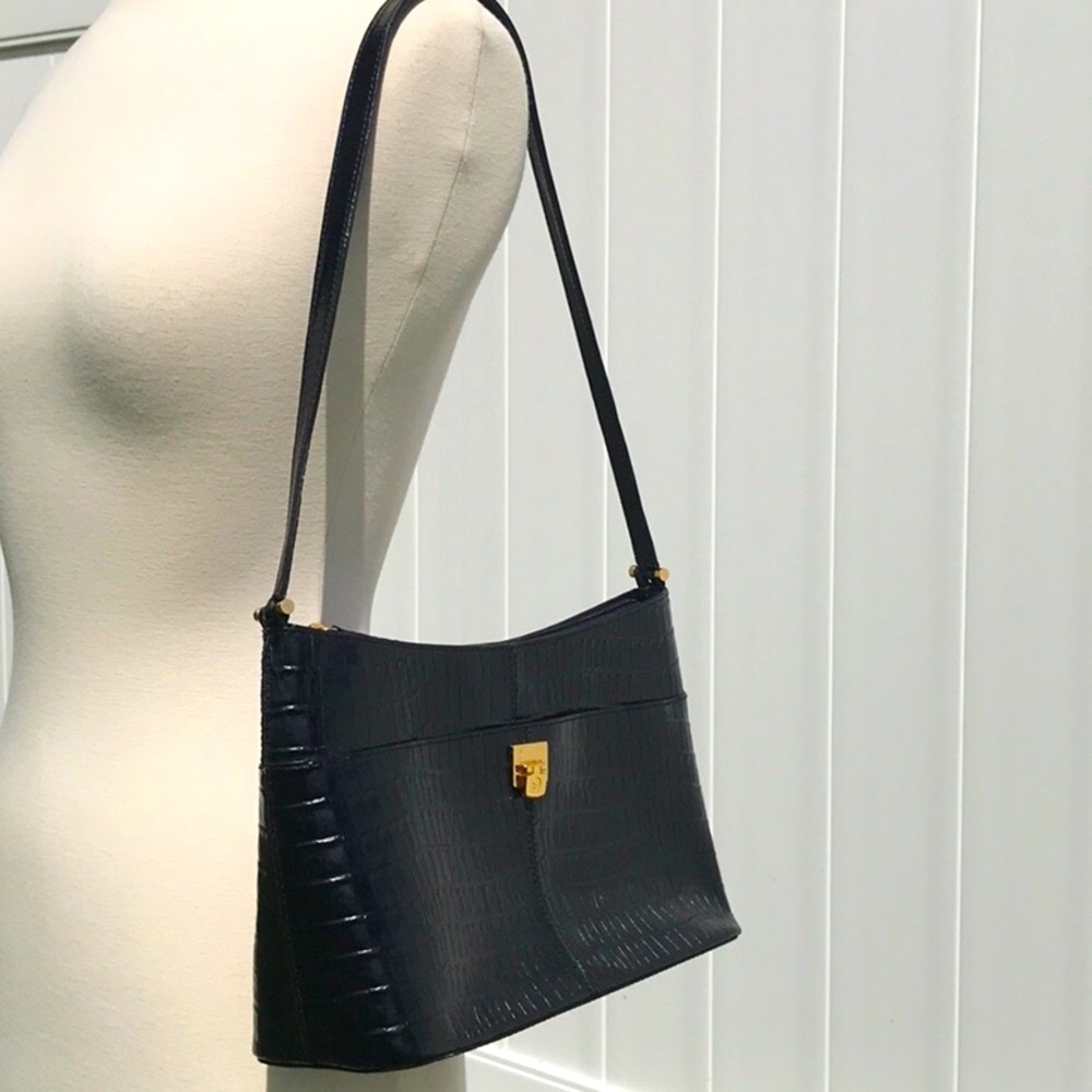 Vintage Etienne Aigner Black Leather Shoulder Bag with Textured Finish - Picture 9 of 16